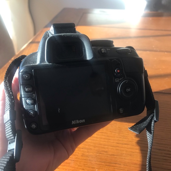 Nikon D3100 and two Lens - Picture 4 of 8